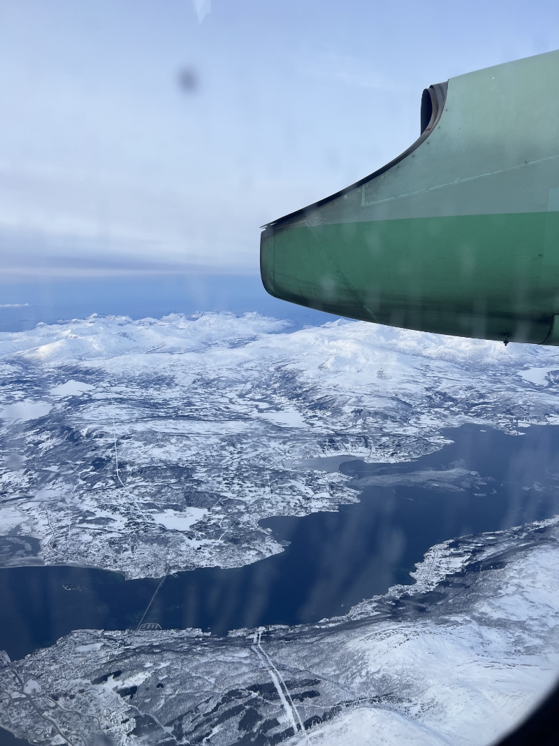 Uitzicht vanuit het vliegtuig naar Tromso.